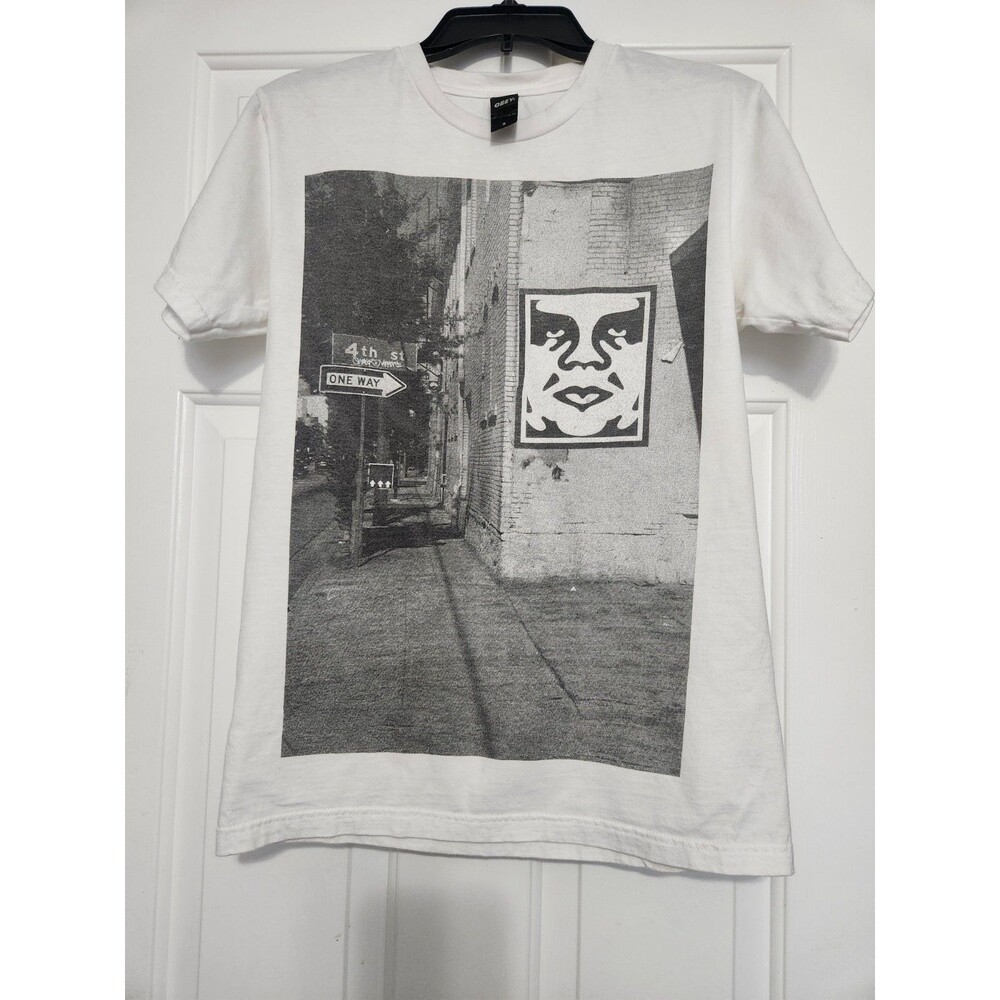 OBEY Andre the Giant Shepard Fairey Street Art T-shirt Size Small